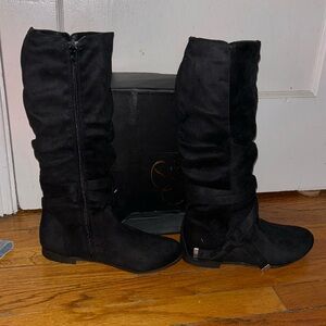 Mid black suede fall/winder boots